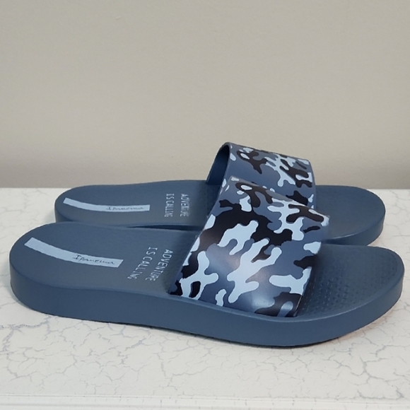 🔥FINAL💲⬇️Ipanema Blue Camouflage Urban Junior Slides/Flip Flops, Size 2/3~NWT - Picture 2 of 10
